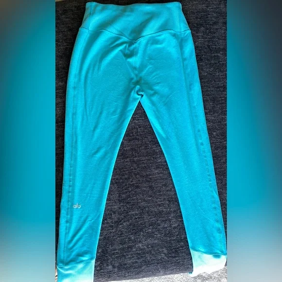 ALO HIGH-WAIST ALOSOFT LOUNGE LEGGING. EUC medium - Picture 8 of 11